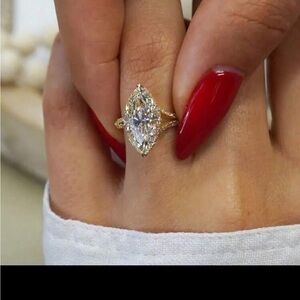 High quality Elegant Gold Marquise Cut Ring size 6.25